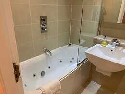 Contractor Bookers at Infinity Apartments