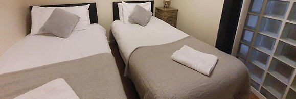 Contractor Bookers at Infinity Apartments