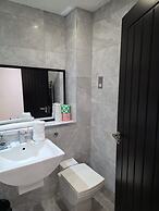 Contractor Bookers at Infinity Apartments