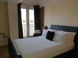 Contractor Bookers at Infinity Apartments