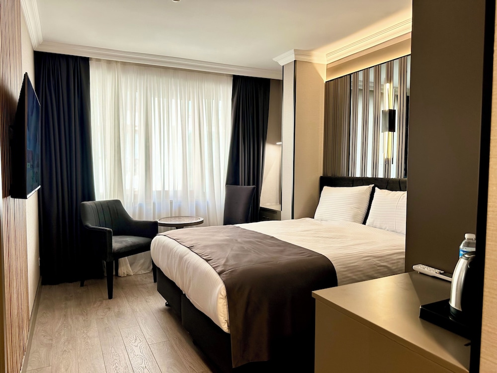Aven Hotel