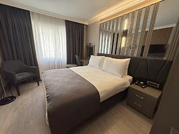 Aven Hotel