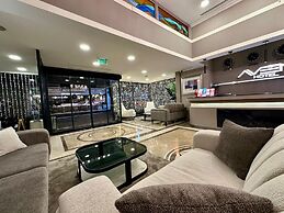 Aven Hotel