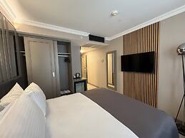 Aven Hotel