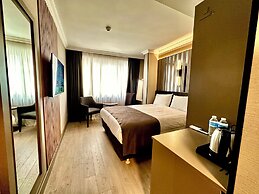 Aven Hotel