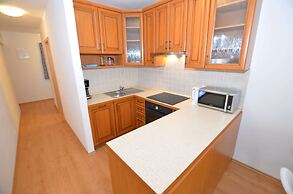 Modish Apartment in Nova Pec Near Lake
