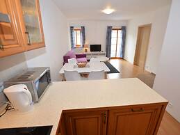 Modish Apartment in Nova Pec Near Lake