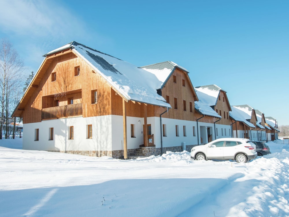 Modish Apartment in Nova Pec Near Lake