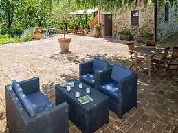 Lush Farmhouse in Umbertide With Pool