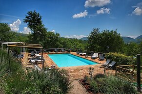 Lush Farmhouse in Umbertide With Pool