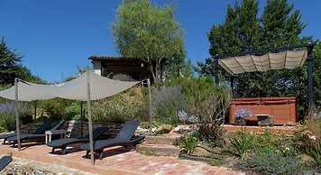 Lush Farmhouse in Umbertide With Pool