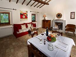 Lush Farmhouse in Umbertide With Pool