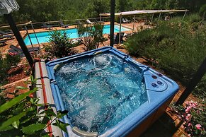 Lush Farmhouse in Umbertide With Pool