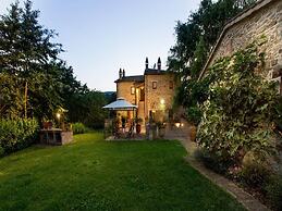 Lush Farmhouse in Umbertide With Pool
