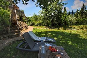 Lush Farmhouse in Umbertide With Pool