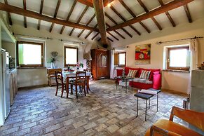 Lush Farmhouse in Umbertide With Pool