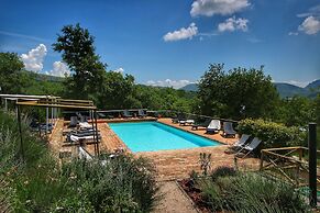 Lush Farmhouse in Umbertide With Pool