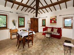 Lush Farmhouse in Umbertide With Pool