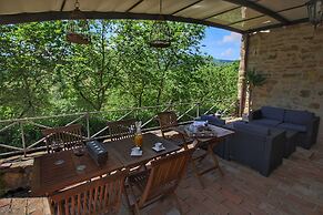 Lush Farmhouse in Umbertide With Pool