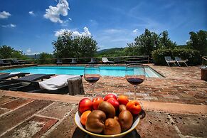 Lush Farmhouse in Umbertide With Pool