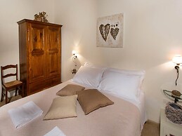 Lush Farmhouse in Umbertide With Pool