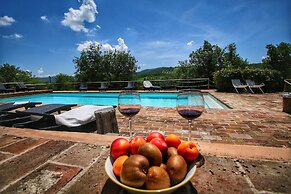 Lush Farmhouse in Umbertide With Pool