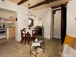 Lush Farmhouse in Umbertide With Pool