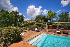 Lush Farmhouse in Umbertide With Pool