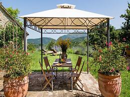 Lush Farmhouse in Umbertide With Pool