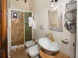 Lush Farmhouse in Umbertide With Pool