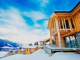 Majestic Chalet With Pool and Sauna