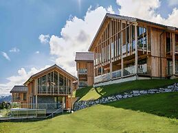 Majestic Chalet With Pool and Sauna
