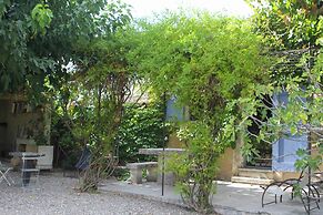 Charming Cottage in Oppede Amidst Vineyards