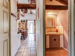Charming Cottage in Oppede Amidst Vineyards