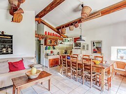 Charming Cottage in Oppede Amidst Vineyards