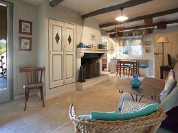Charming Cottage in Oppede Amidst Vineyards
