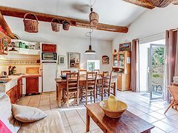 Charming Cottage in Oppede Amidst Vineyards
