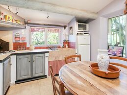 Charming Cottage in Oppede Amidst Vineyards