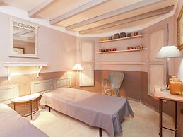 Charming Cottage in Oppede Amidst Vineyards