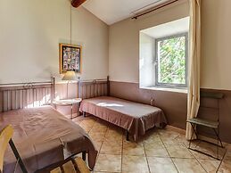 Charming Cottage in Oppede Amidst Vineyards