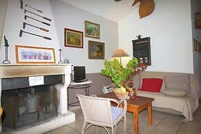Charming Cottage in Oppede Amidst Vineyards
