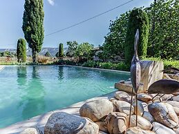 Charming Cottage in Oppede Amidst Vineyards