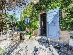 Charming Cottage in Oppede Amidst Vineyards