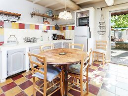 Charming Cottage in Oppede Amidst Vineyards