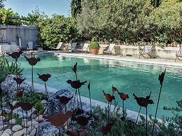 Charming Cottage in Oppede Amidst Vineyards