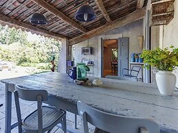 Charming Cottage in Oppede Amidst Vineyards