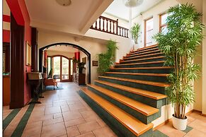 Red Clay SPA Apartments