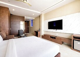 The Sea View Suites - Sea front, Pool & Breakfast