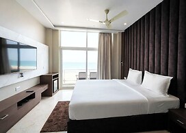 The Sea View Suites - Sea front, Pool & Breakfast