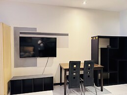 Gramercy Residences 1 bedroom w Balcony